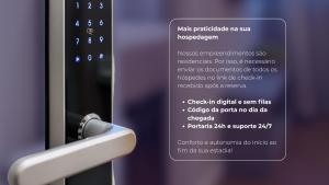 a close up of a button on a door with a handle at Easy Life Campos PUC by Xtay - Hospede-se próximo ao Viasoft Experience e Estádio Durival in Curitiba +94 photos