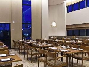 Restoran atau tempat lain untuk makan di Mercure Salvador Pituba