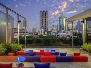 Posezení v ubytování ibis Styles Bangkok Silom