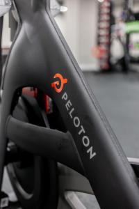 eine Schließung des Vorderrads eines Fahrrads in der Unterkunft Kislak 404 Luxurious 1BR in Heart of Downtown in Newark