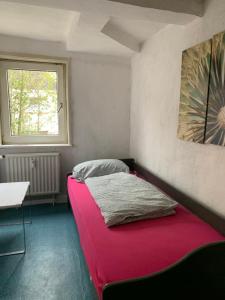 a bedroom with a bed with a red blanket at Brakel Ferienwohnung in Brakel
