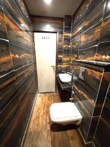 a bathroom with a toilet and two sinks in it at Hotel Red Stone - 3 Mins from Railway Station and 5 Mins from Metro in New Delhi