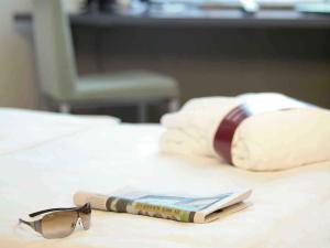 a book and a pair of glasses on a table at Mercure Hotel Frankfurt Eschborn Helfmann-Park in Eschborn