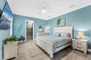 メルボルンにあるThe Havens Full Propertyの青い壁のベッドルーム1室(ベッド1台付) +215枚の写真