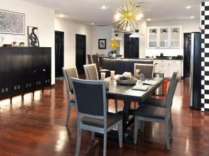 a kitchen and dining room with a table and chairs at Bishop Hostel in Dallas