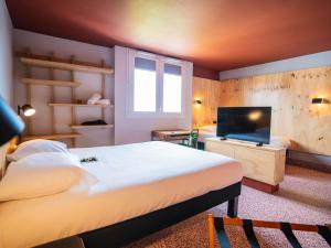 TV/trung tâm giải trí tại Greet hôtel Montpellier Aéroport Parc des Expos