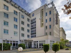 ノイ・イーゼンブルクにあるMercure Neu-Isenburgの建物表面の画像