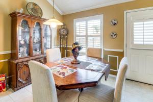 Posezení v ubytování Family Home Near I-80 in Suburban Dallas Sidekick + 16 fotografií