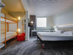 Postel nebo postele na pokoji v ubytování Ibis Luxembourg Airport + 82 fotografií