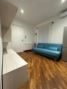 a living room with a blue couch in a room at Bed&BikeRome LA CERQUETTA in Rome