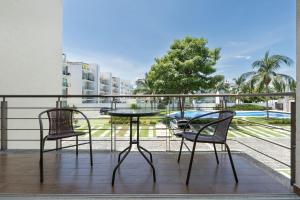 a balcony with two chairs and a table and a table at Residencial Diamante in Acapulco