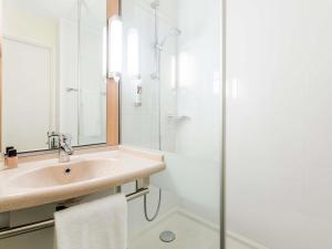 a bathroom with a sink and a shower at ibis Rennes Cesson in Cesson-Sévigné +50 photos