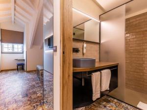 a bathroom with a sink and a sink at ibis Styles Chaves in Chaves +114 photos