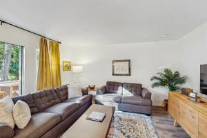 Posezení v ubytování Ketch Court 821