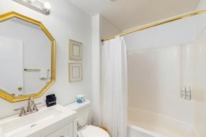 Koupelna v ubytování Ketch Court 821 + 16 fotografií