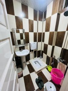 Koupelna v ubytování HR Guest House