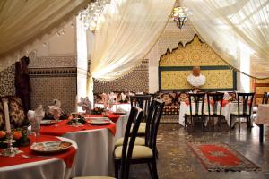 Restavracija oz. druge možnosti za prehrano v nastanitvi Le Grand Hotel Tazi