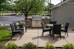 a patio with chairs and a table and a stove at TownePlace Suites by Marriott Texarkana in Texarkana - Texas