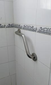 a tiled shower with a towel bar in a bathroom at Departamento 4 personas, sector Peñuelas in La Serena
