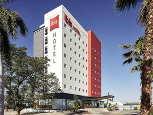 a hotel with a red and white building at Ibis Culiacan in Culiacán