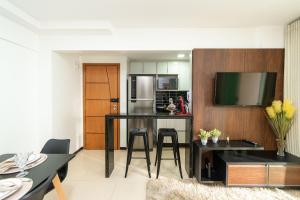 a kitchen and dining room with a table and chairs at Ap 2Q equipado no Setor Bueno - PPB1206 in Goiânia