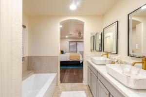 Et badeværelse på Welcome to Luxe Stays + 43 billeder