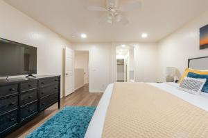 En eller flere senge i et værelse på Welcome to Luxe Stays