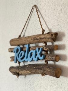 a sign that says relax hanging on a wall at Apartamento El Faro in Barbate +41 photos