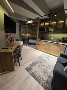 a living room with a table and chairs and a tv at Apartamento in Bogotá