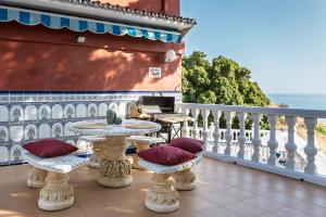 Μπαλκόνι ή βεράντα στο Villa Miramar with Pool, BBQ, Billiard & Sea View