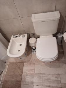 Bilik mandi di Departamento 9 de Julio Temperley