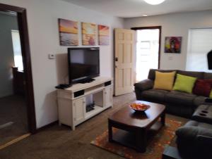 Et tv og/eller underholdning på Just near the beach + 4 billeder