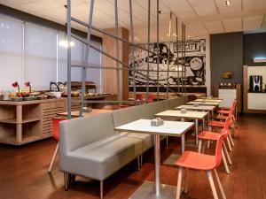 a restaurant with tables and chairs and a counter at ibis Recife Boa Viagem in Recife
