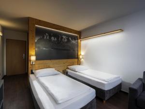 Una cama o camas en una habitación de Mercure Hotel Garmisch Partenkirchen 71 fotos más
