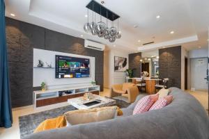 a living room with a couch and a tv at EasyStay Apartments in Ogere