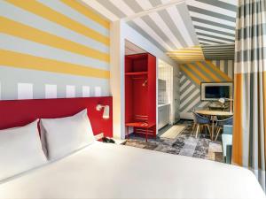 Ένα ή περισσότερα κρεβάτια σε δωμάτιο στο ibis Styles Warszawa Centrum +100 φωτογραφίες