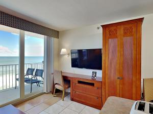 TV a/nebo společenská místnost v ubytování Harbour Beach Resort 605