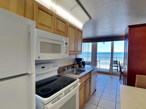 Kuchyň nebo kuchyňský kout v ubytování Harbour Beach Resort 503