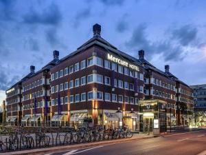 a large building with bikes parked outside of it at Mercure Hotel Severinshof Köln City in Cologne