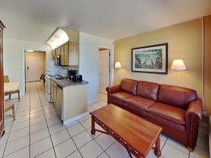 Η κουζίνα ή μικρή κουζίνα στο Harbour Beach Resort 405