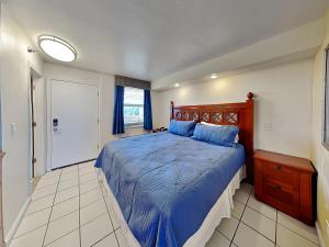 Ένα ή περισσότερα κρεβάτια σε δωμάτιο στο Harbour Beach Resort 405