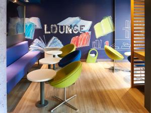 a room with chairs and tables and a couch at Ibis Budget Barcelona Sant Andreu De La Barca in Sant Andreu de la Barca +36 photos