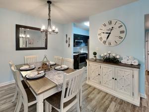 Η κουζίνα ή μικρή κουζίνα στο Prime Pines Whispering Pines 333 +20 φωτογραφίες