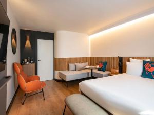 Giường trong phòng chung tại Novotel Nice Arenas Aeroport