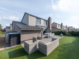 LombardsijdeにあるZee en Polder H138の裏庭の家