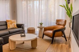 Χώρος καθιστικού στο Onyx - Spa Fire Pit and Forest View - Domaine du Grand Portneuf