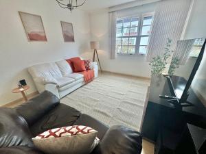 Μια τηλεόραση ή/και κέντρο ψυχαγωγίας στο Apartamento com piscina em Olaria