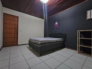 Ένα ή περισσότερα κρεβάτια σε δωμάτιο στο Green House Araçatiba