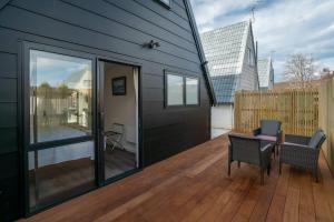 Rõdu või terrass majutusasutuses Charming A-Frame Retreat in Historic Arrowtown