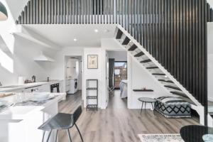 Köök või kööginurk majutusasutuses Charming A-Frame Retreat in Historic Arrowtown